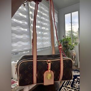 Chic Designer Crossbody Bag in Brown and Pink